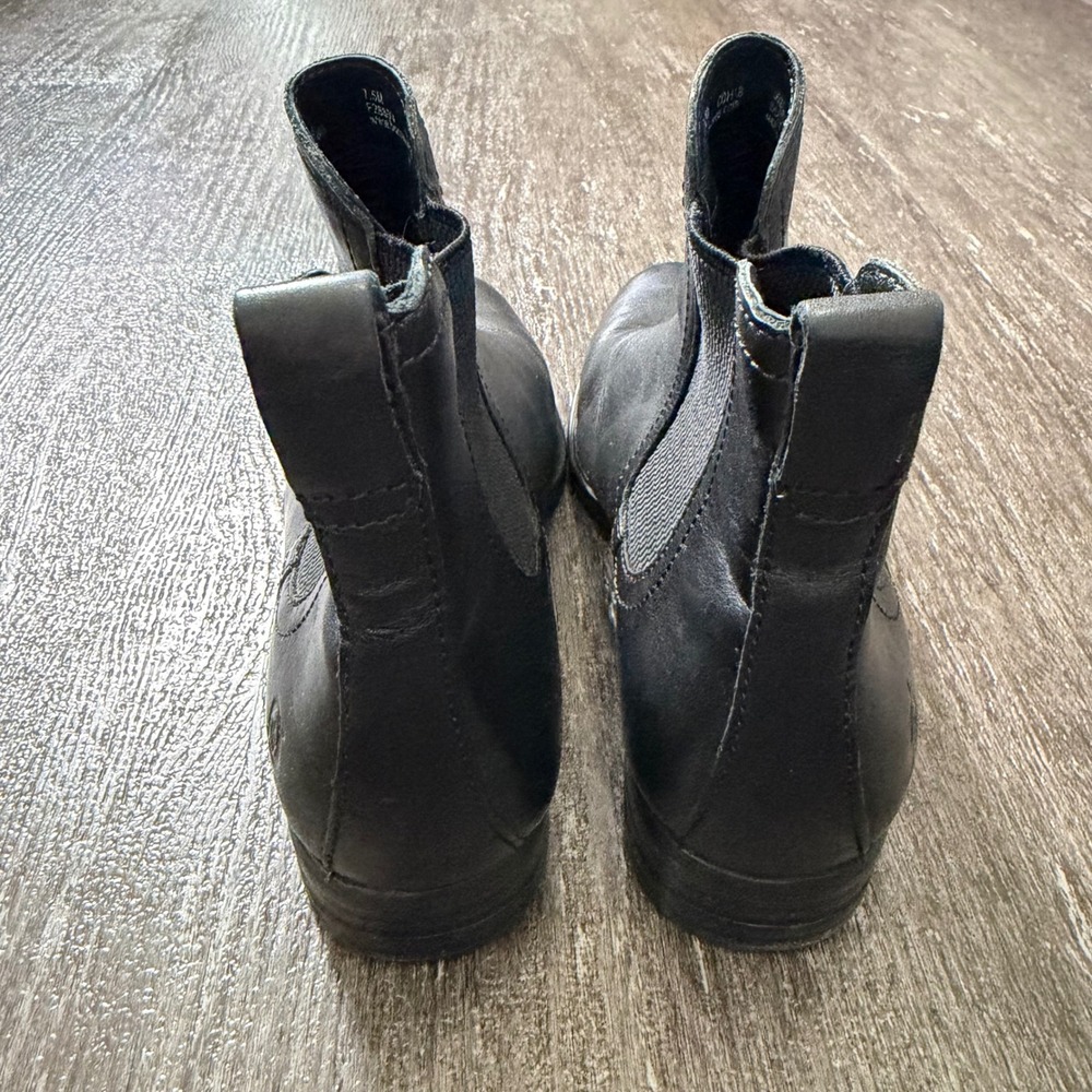Born Kerri Black Leather Chelsea Ankle Boots Womens 7.5 M Low Heel - Picture 8 of 8